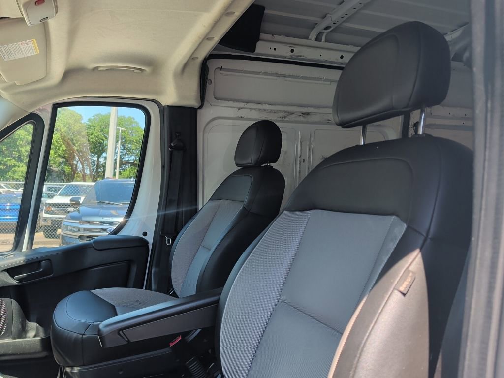 Used 2024 RAM ProMaster 2500 w/ Convenience Group FWD image 9