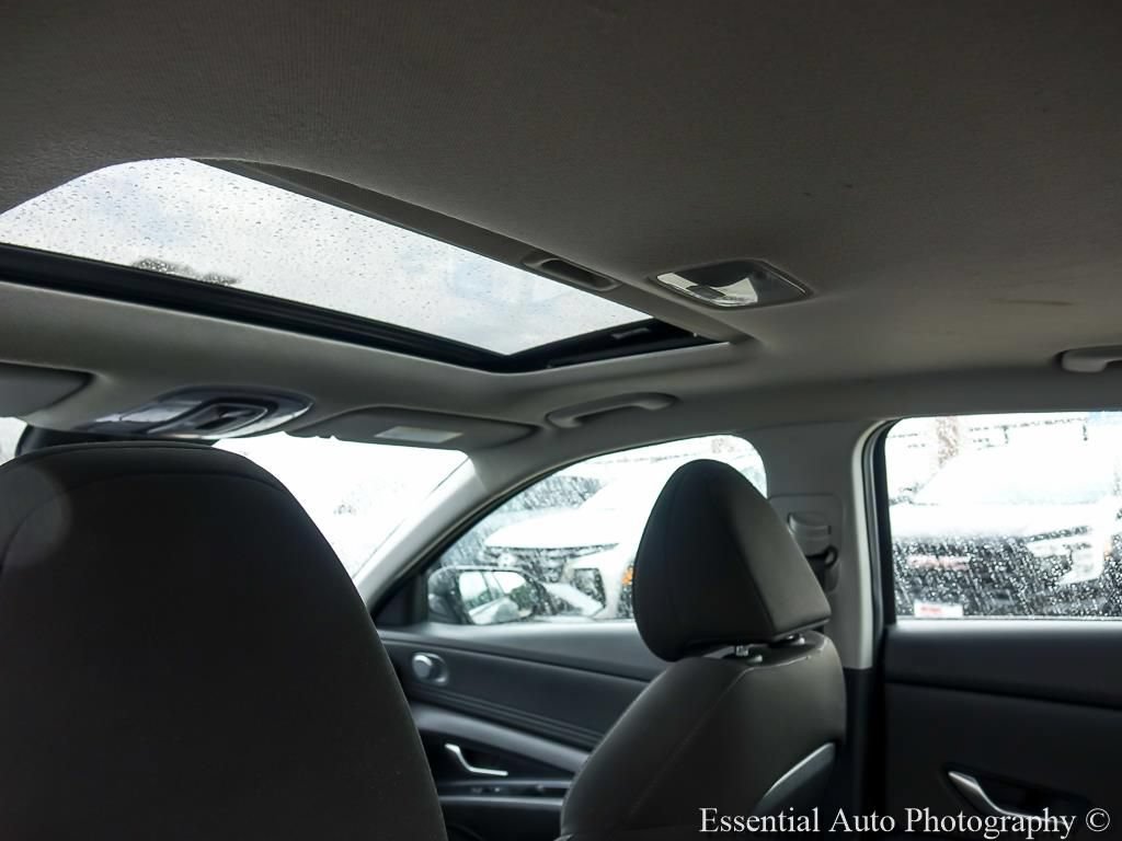 Used 2025 Hyundai Elantra SEL FWD image 12