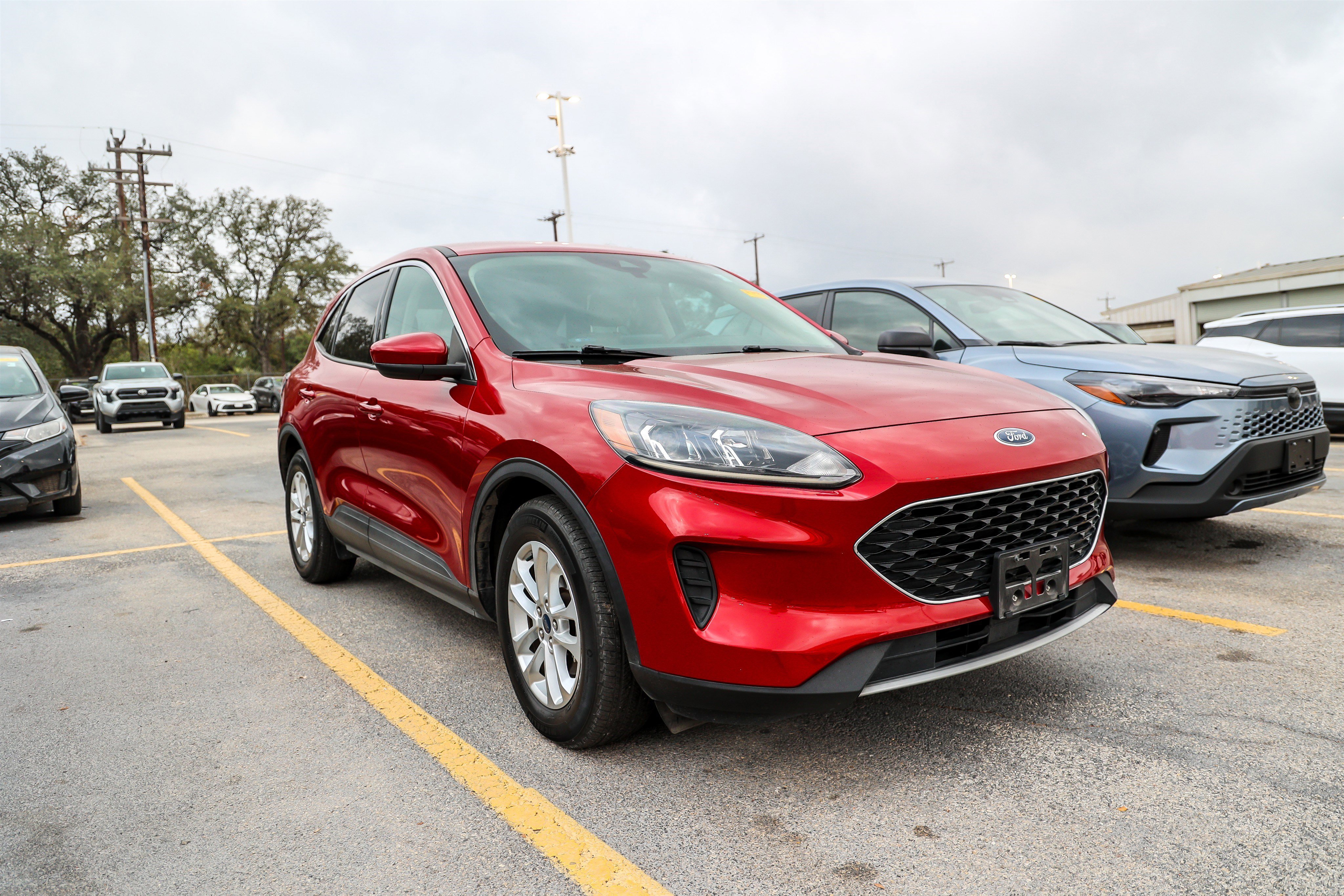 Used 2020 Ford Escape SE image 6