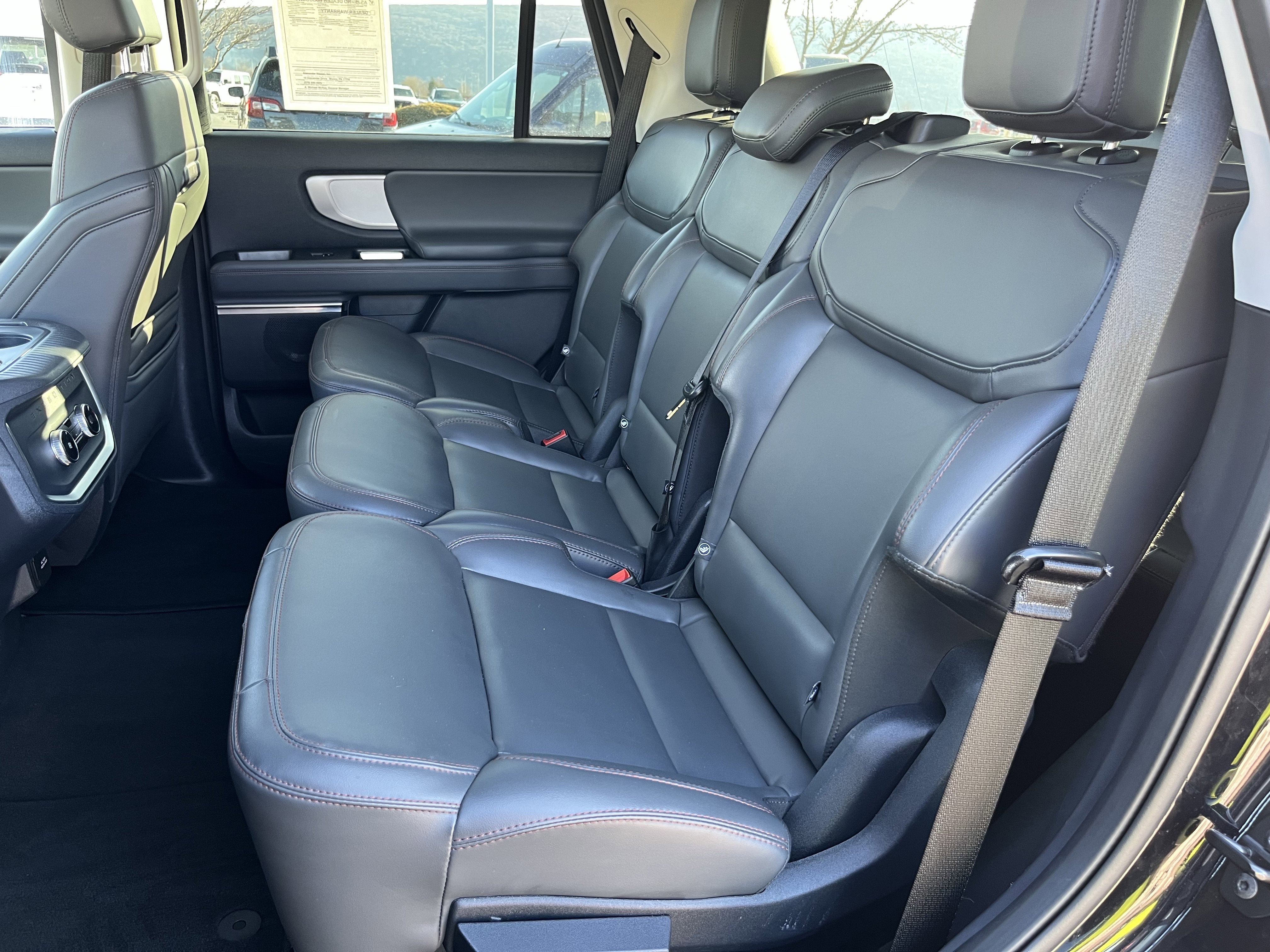 Used 2025 Ford Expedition Active image 17