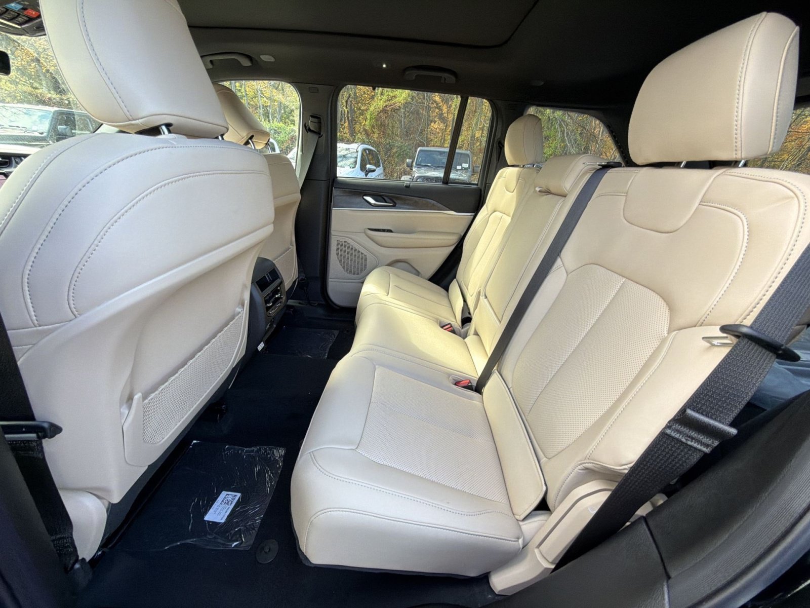 New 2025 Jeep Grand Cherokee Limited w/ Luxury Tech Group II AWD/4WD image 25