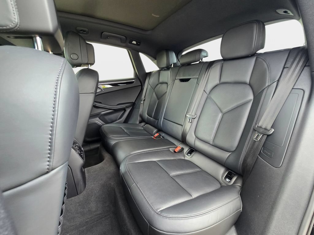 Used 2023 Porsche Macan AWD/4WD image 16