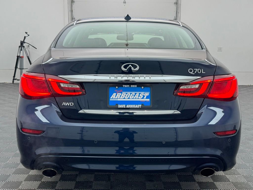 Used 2017 INFINITI Q70 L 3.7 image 9