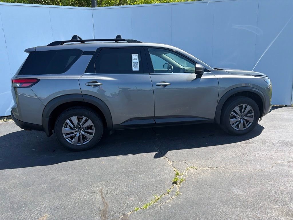 Used 2023 Nissan Pathfinder SV AWD/4WD image 3