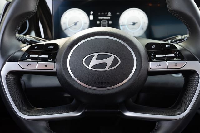 Certified 2025 Hyundai Elantra Limited FWD image 13