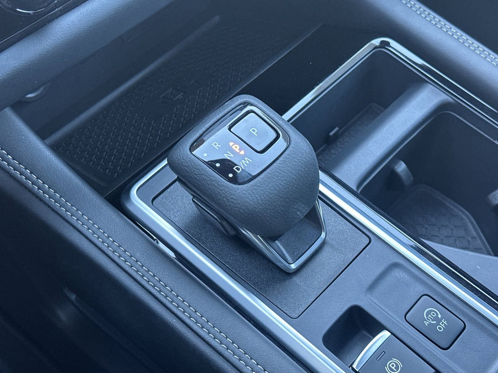 Used 2025 Nissan Pathfinder Platinum image 25