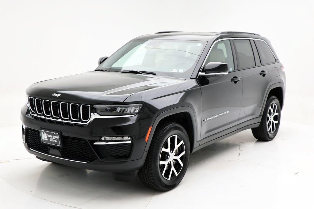 Used 2025 Jeep Grand Cherokee Limited AWD/4WD image 2