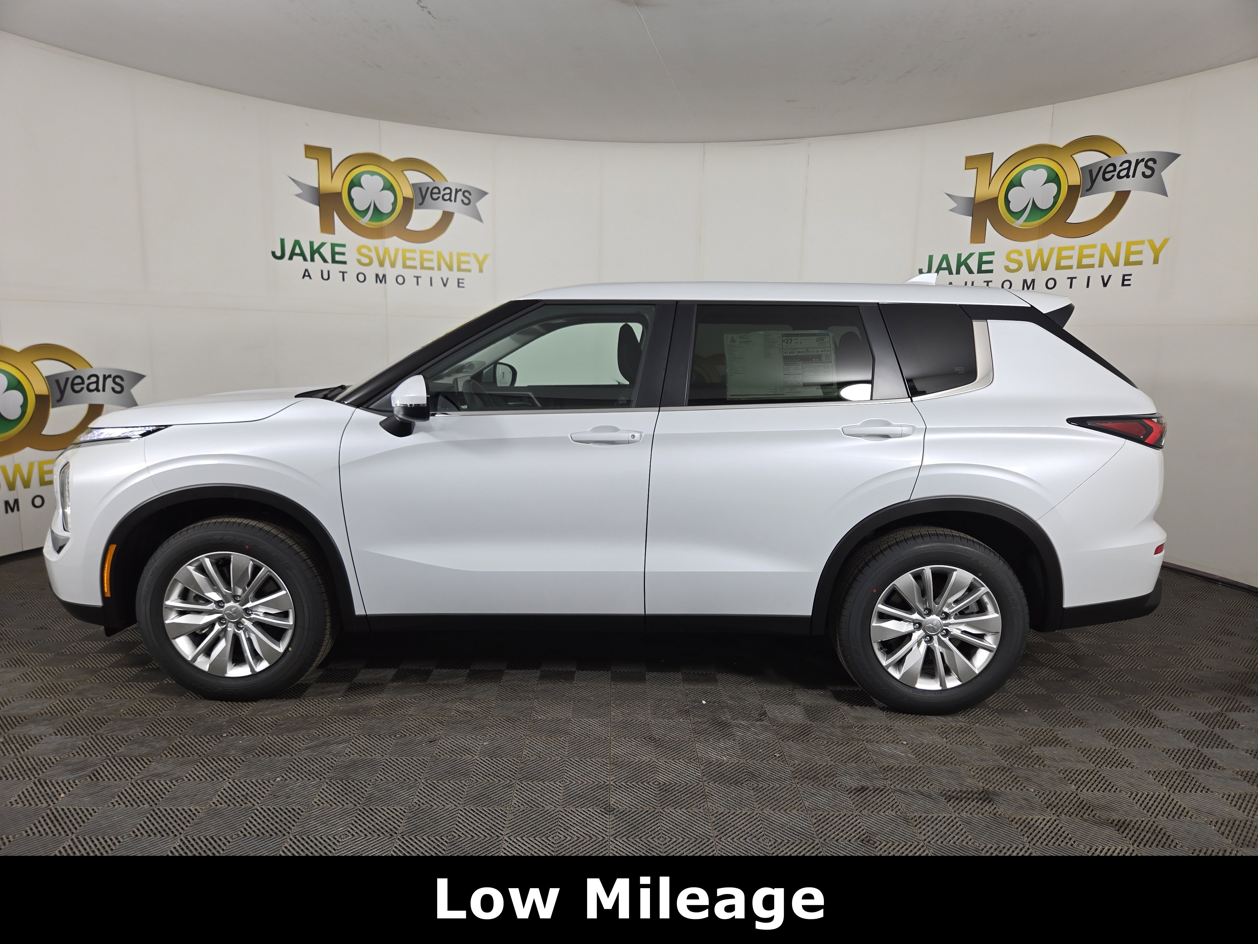 New 2026 Mitsubishi Outlander ES image 4