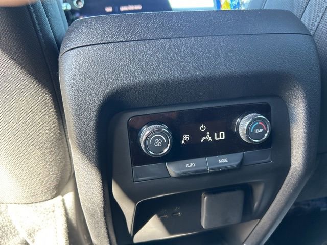 Used 2025 Chevrolet Traverse LT w/ Driver Confidence Package image 10