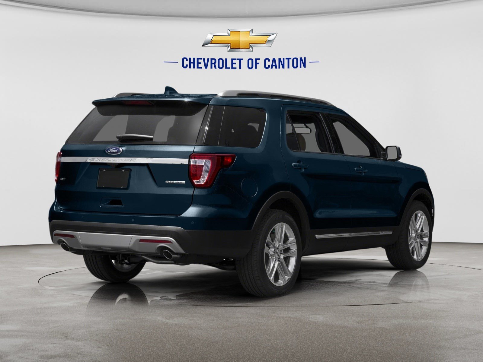 Used 2017 Ford Explorer XLT w/ Equipment Group 202A FWD image 2