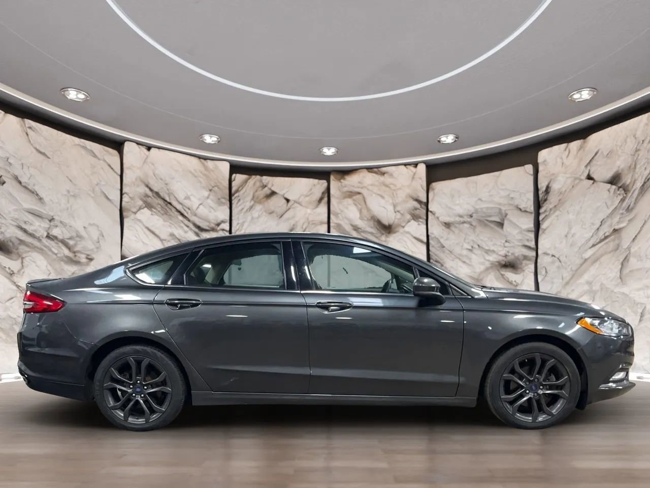 Used 2018 Ford Fusion SE w/ Equipment Group 201A image 10