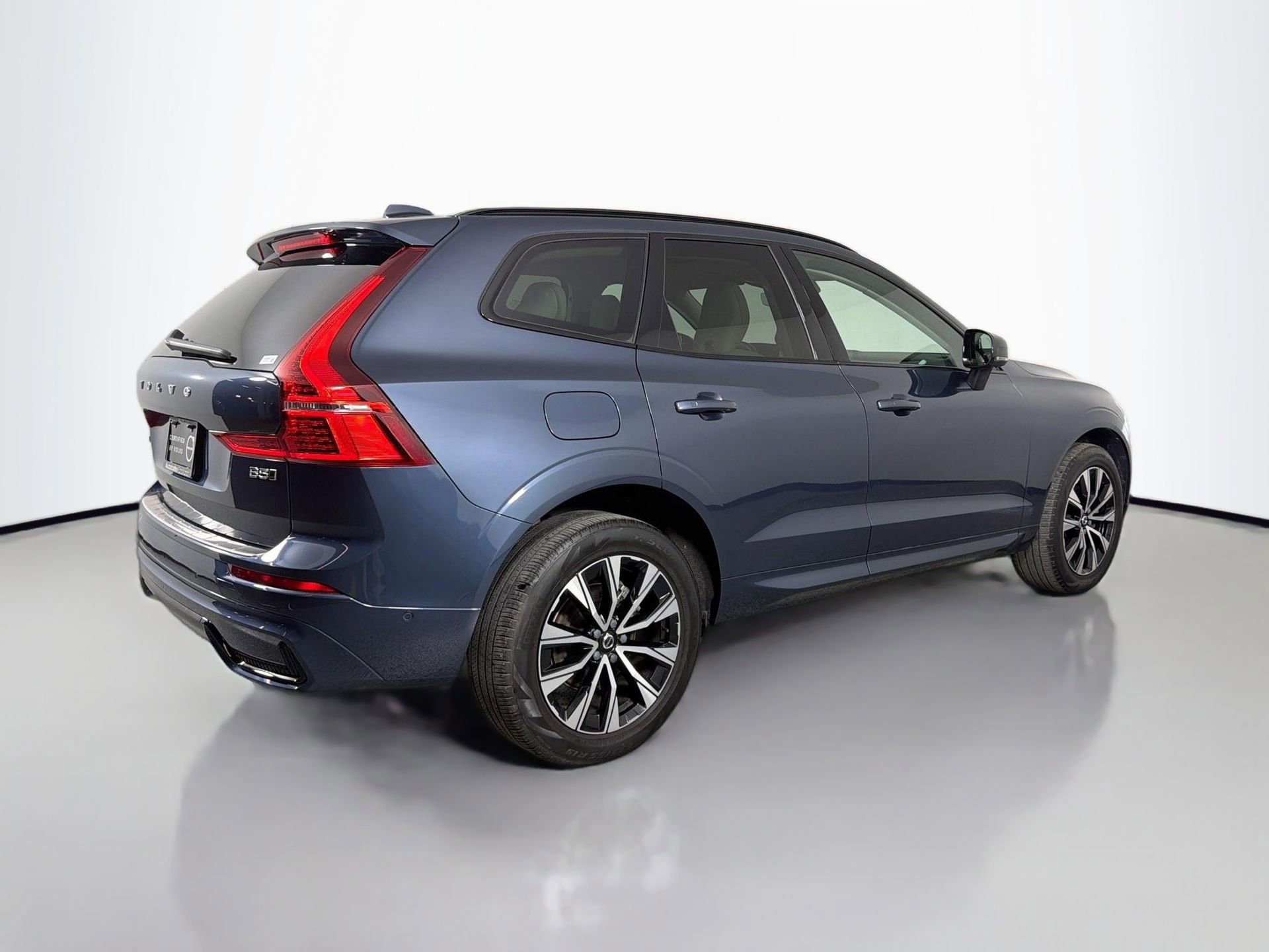 Certified 2024 Volvo XC60 B5 Plus w/ Protection Package Premier AWD/4WD image 6