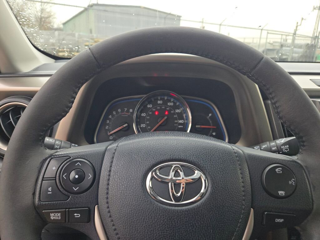 Used 2015 Toyota RAV4 Limited image 34