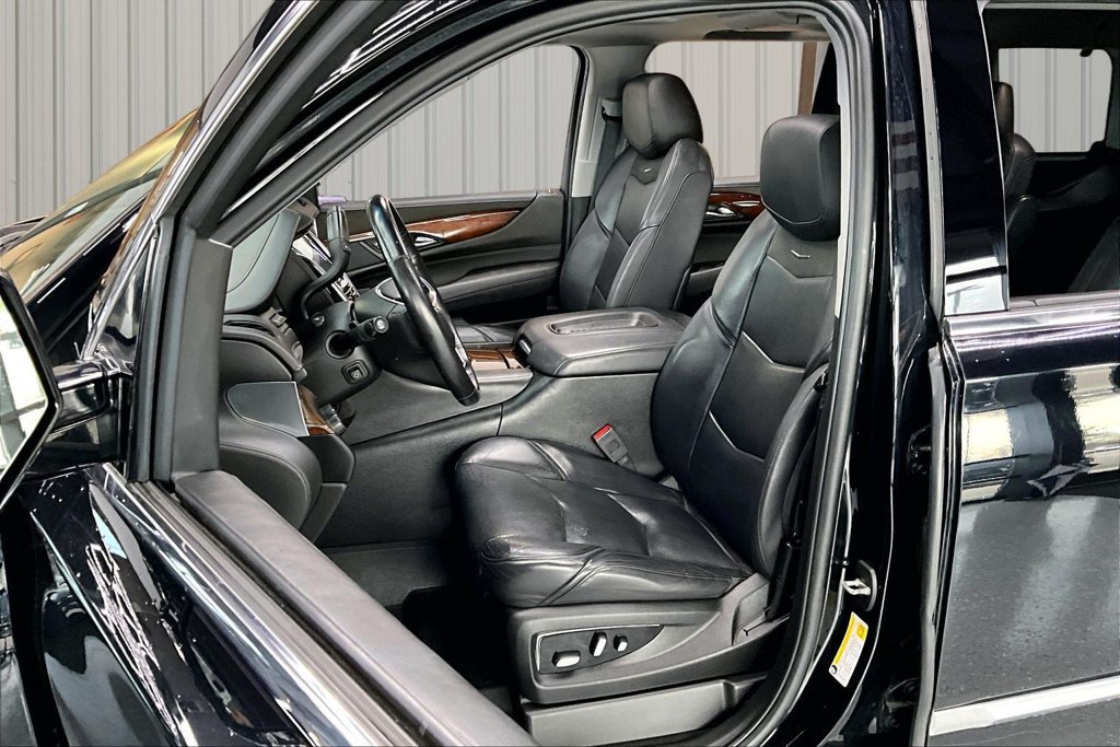 Used 2019 Cadillac Escalade Premium Luxury w/ LPO, Radiant Package AWD/4WD image 21