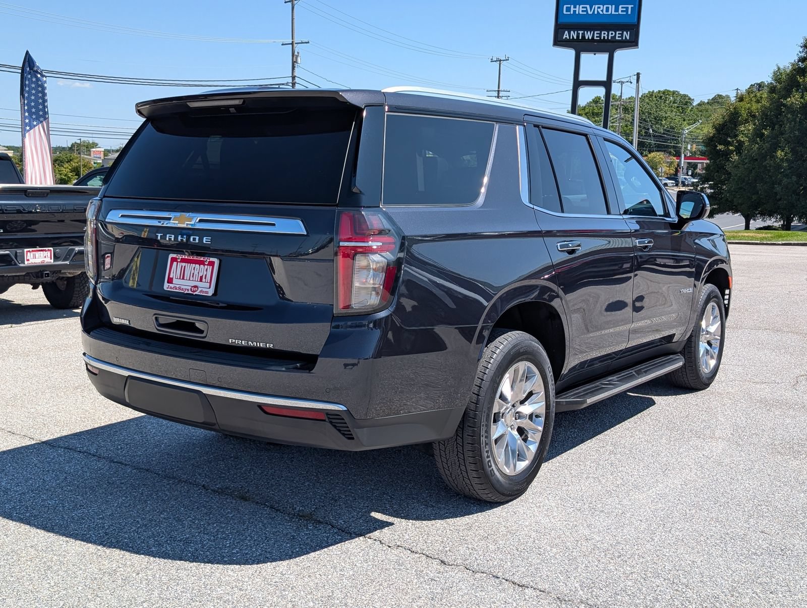 Used 2022 Chevrolet Tahoe Premier AWD/4WD image 3