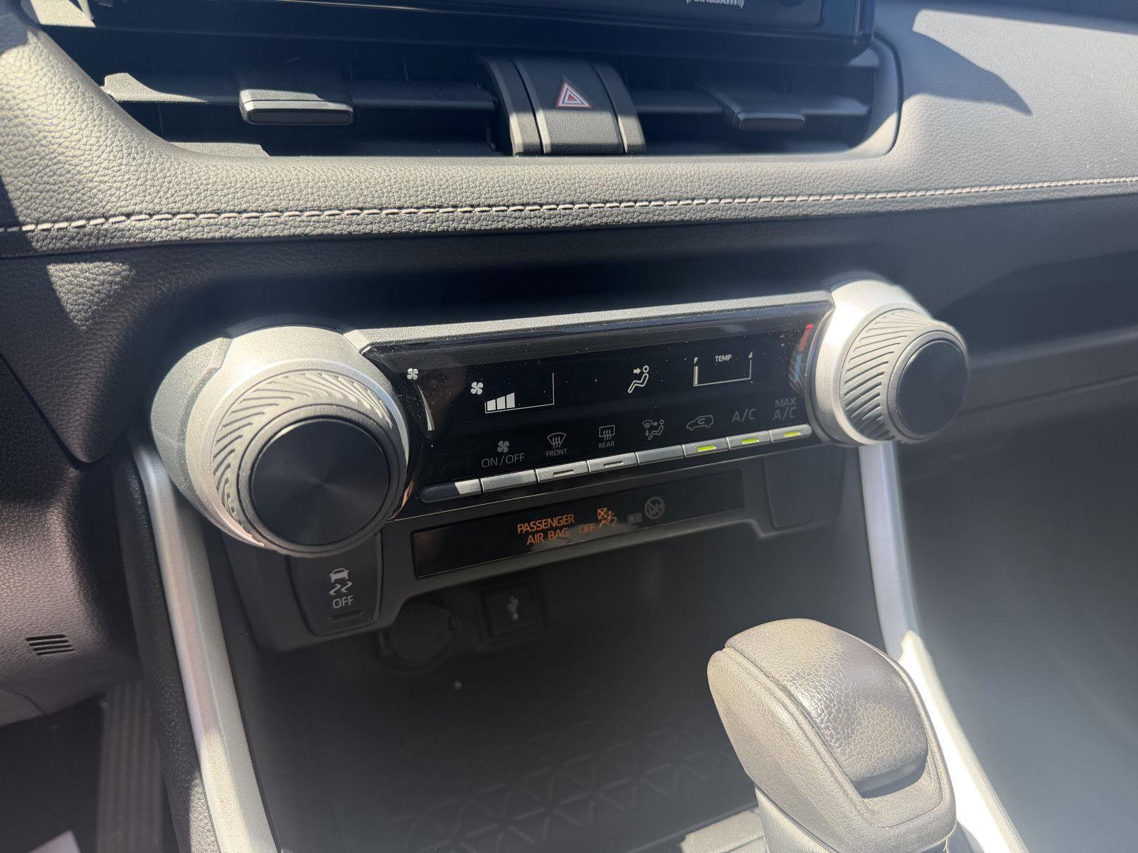 Used 2022 Toyota RAV4 LE FWD image 27