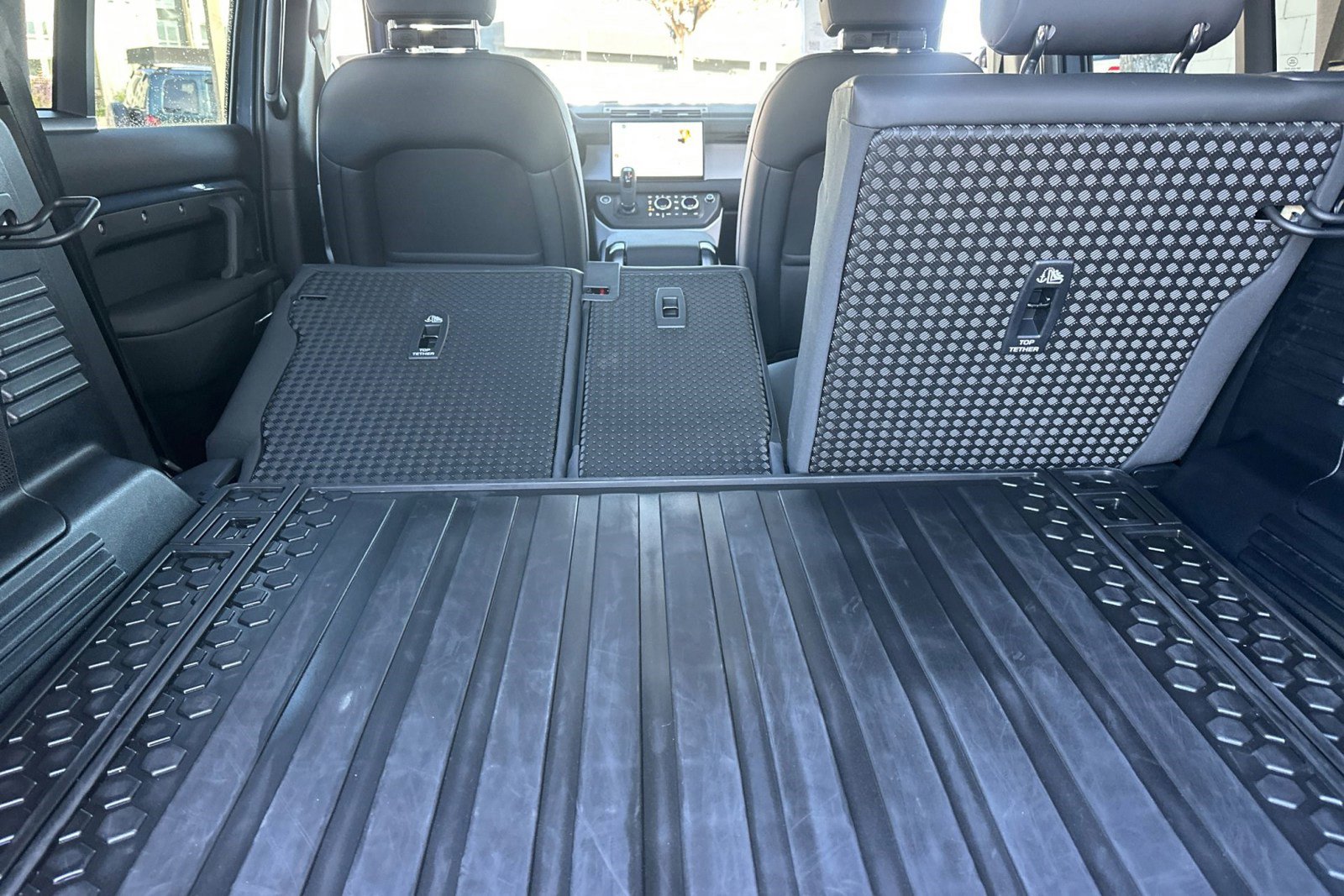 Used 2025 Land Rover Defender 110 S image 33