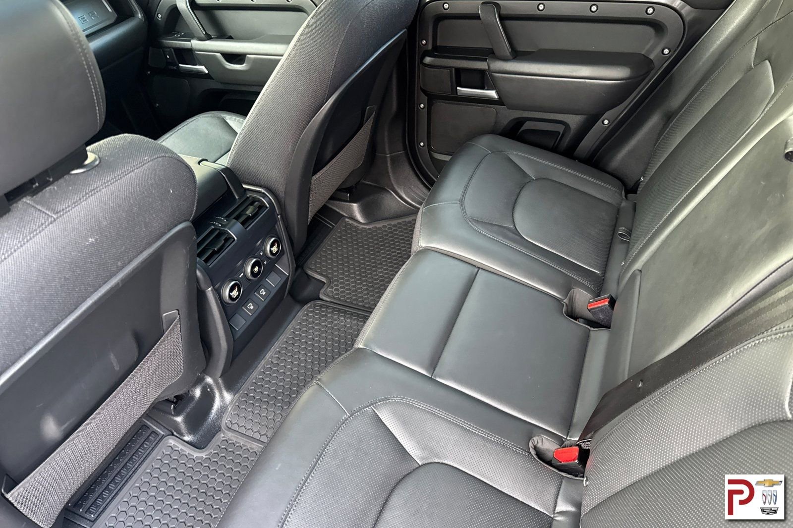 Used 2025 Land Rover Defender 110 V8 image 13