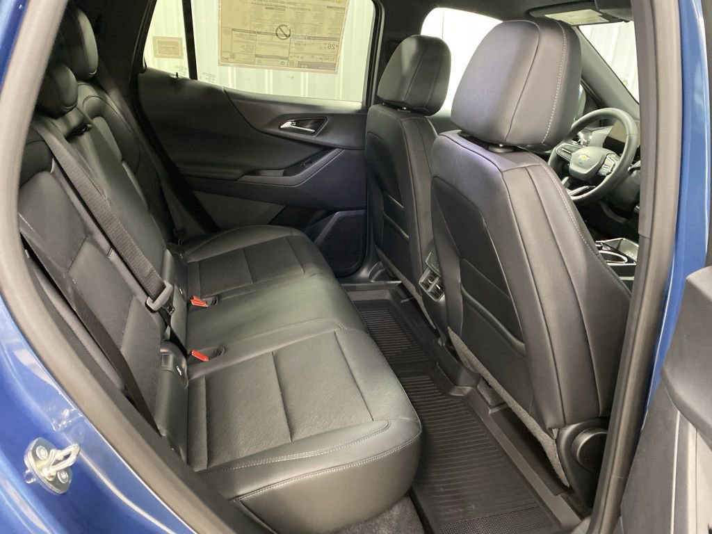 New 2026 Chevrolet Equinox LT w/ Convenience Package II AWD/4WD image 18