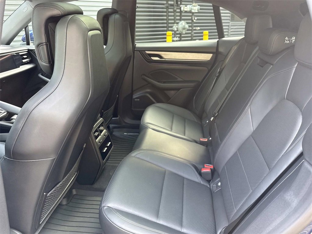 Used 2024 Porsche Macan 4 Electric image 8