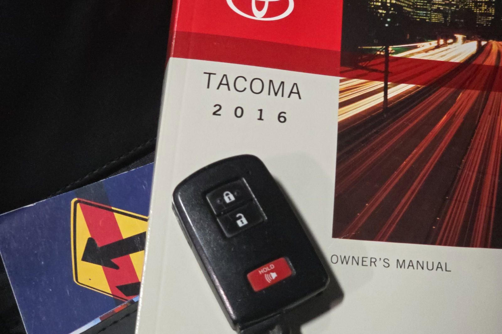 Used 2016 Toyota Tacoma TRD Sport w/ Towing Package image 26