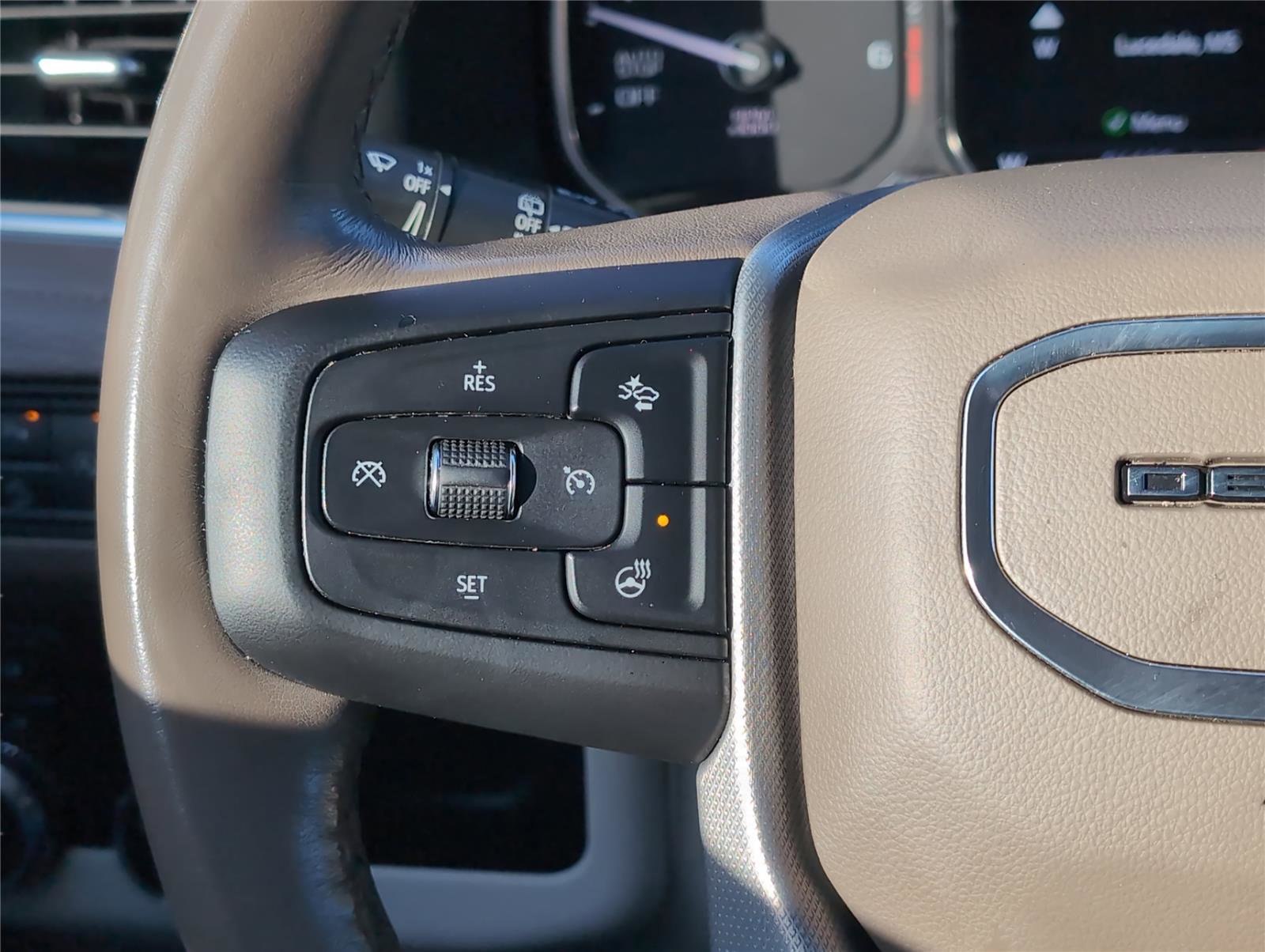 Used 2021 GMC Yukon Denali w/ Denali Premium Package image 25