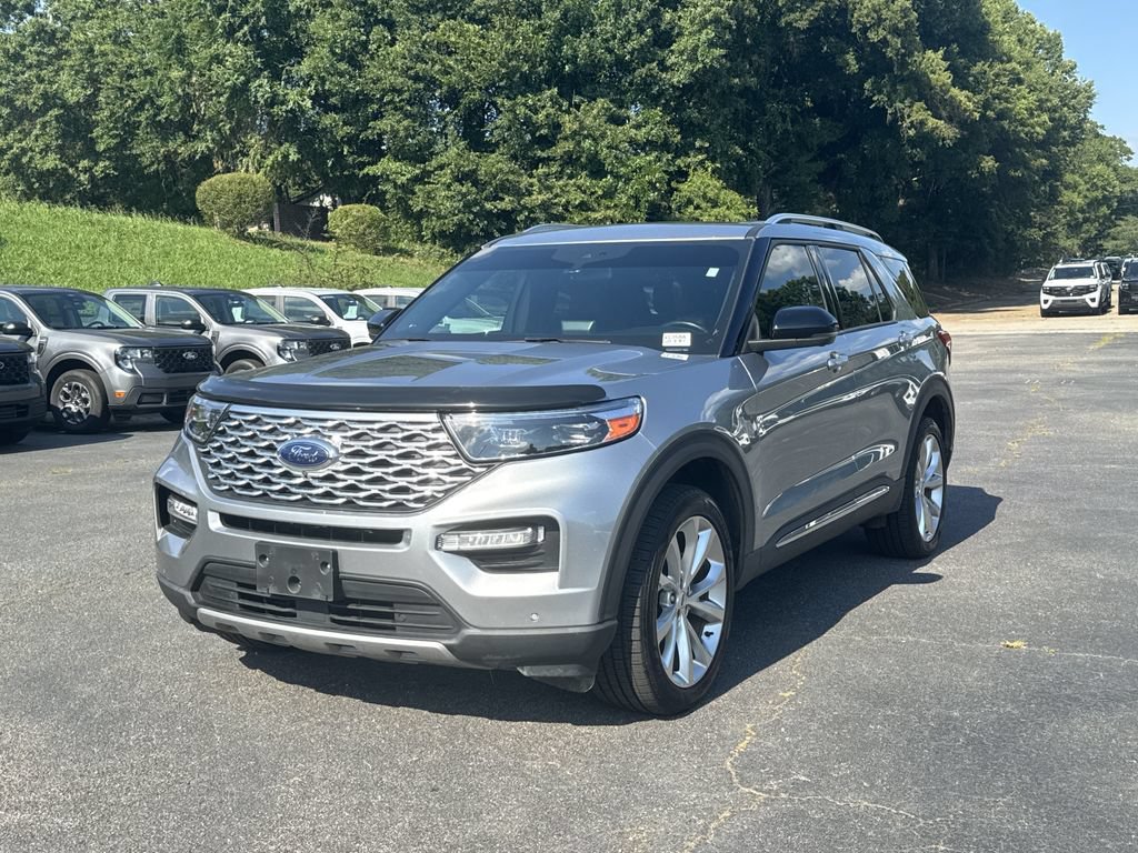 Used 2023 Ford Explorer Platinum w/ Technology Package AWD/4WD image 3
