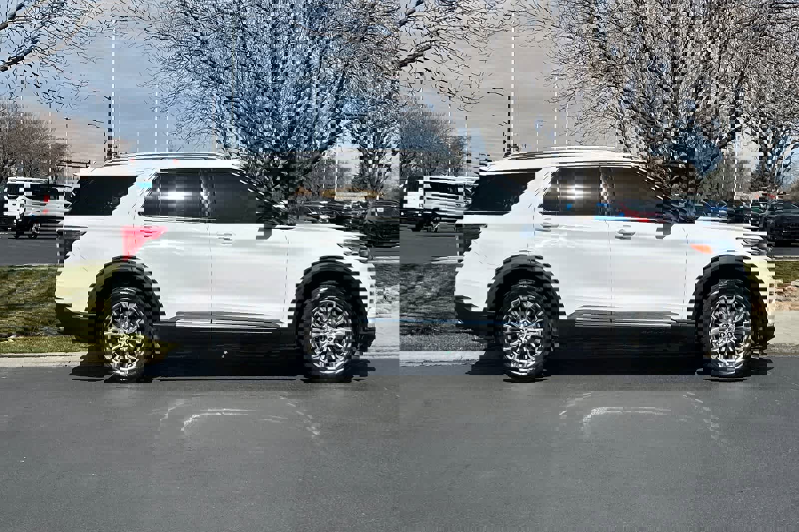 Used 2021 Ford Explorer Limited w/ Equipment Group 301A image 8