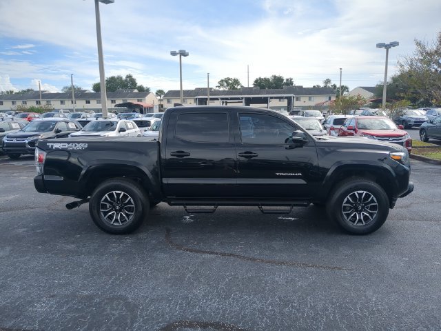 Used 2022 Toyota Tacoma TRD Sport w/ TRD Premium Sport Package AWD/4WD image 5