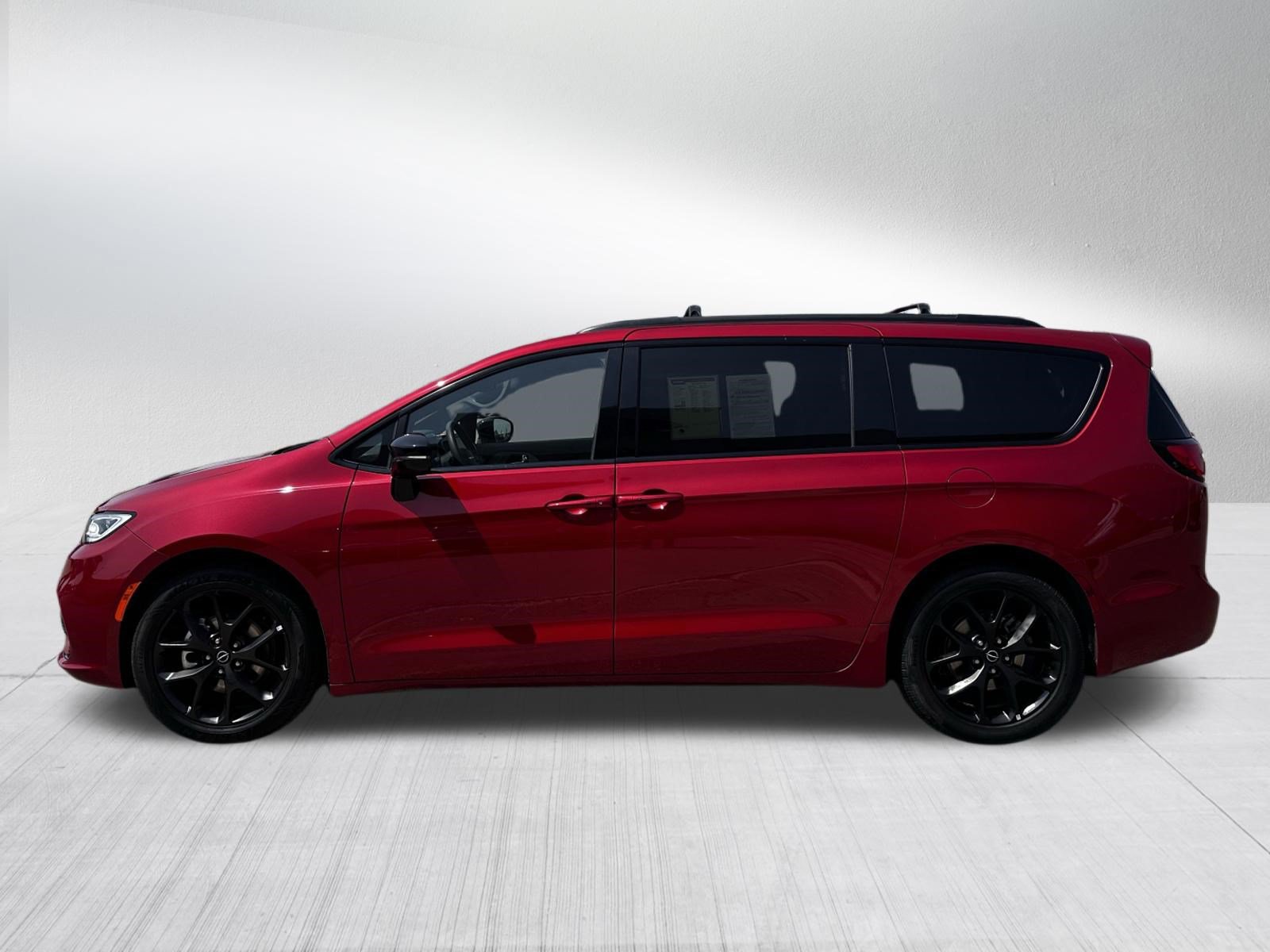 Used 2025 Chrysler Pacifica Limited FWD image 4