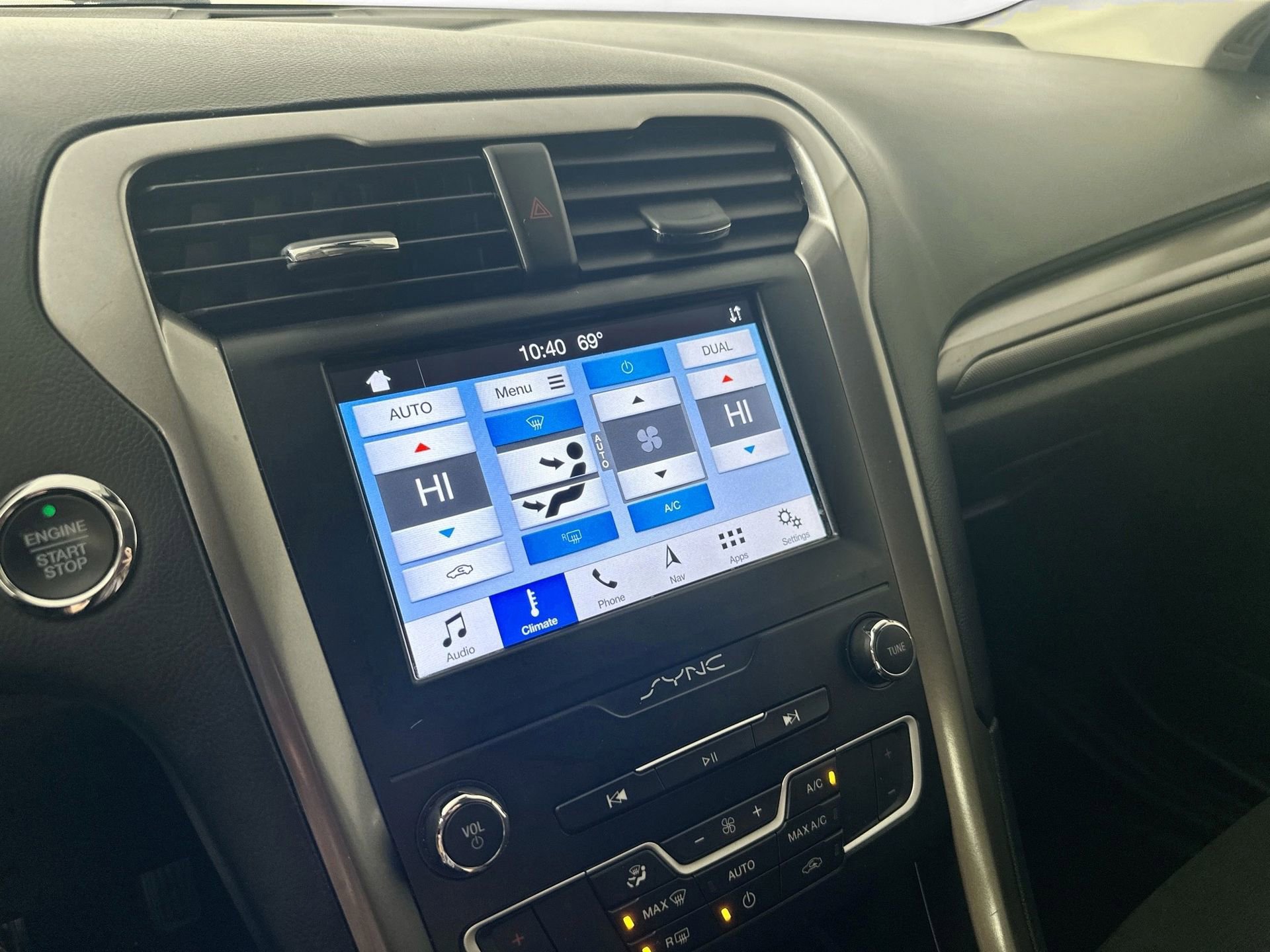 Used 2019 Ford Fusion SE image 16
