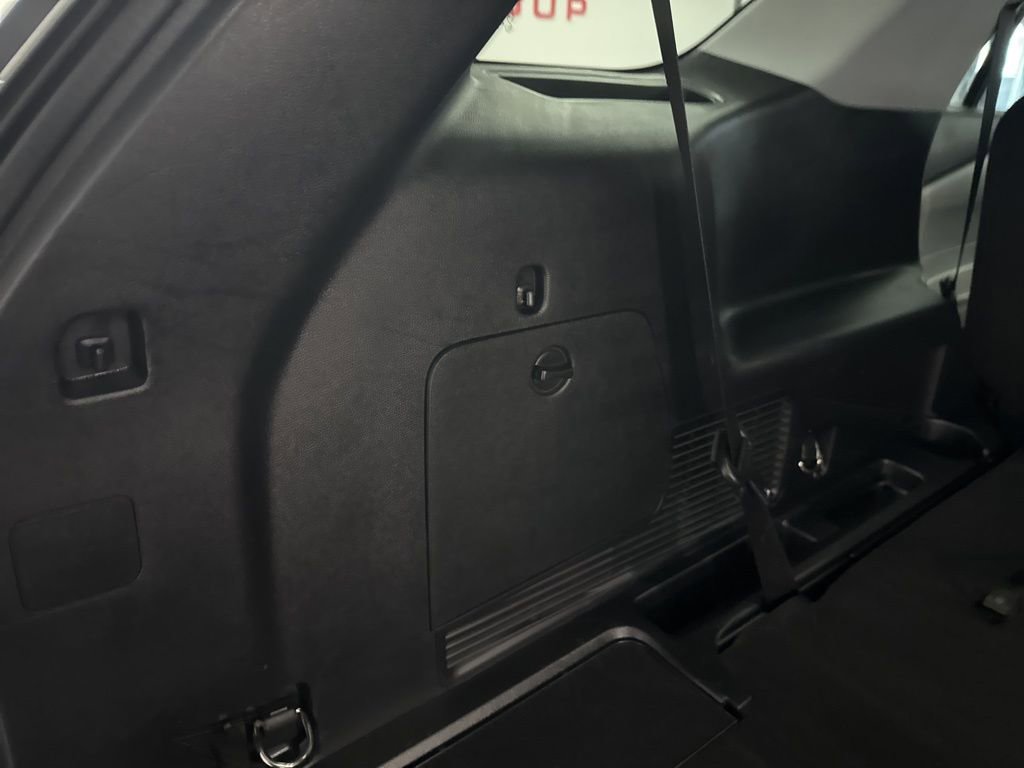 Used 2022 Ford Explorer XLT w/ Equipment Group 202A image 30