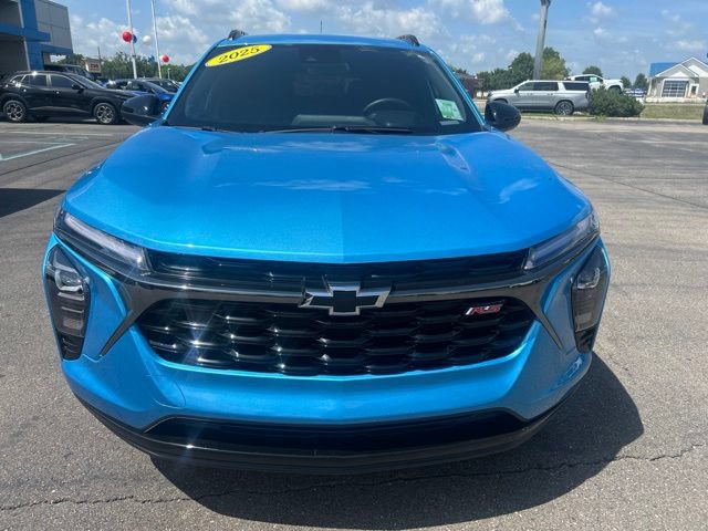 Used 2025 Chevrolet Trax RS w/ Driver Confidence Package FWD image 2