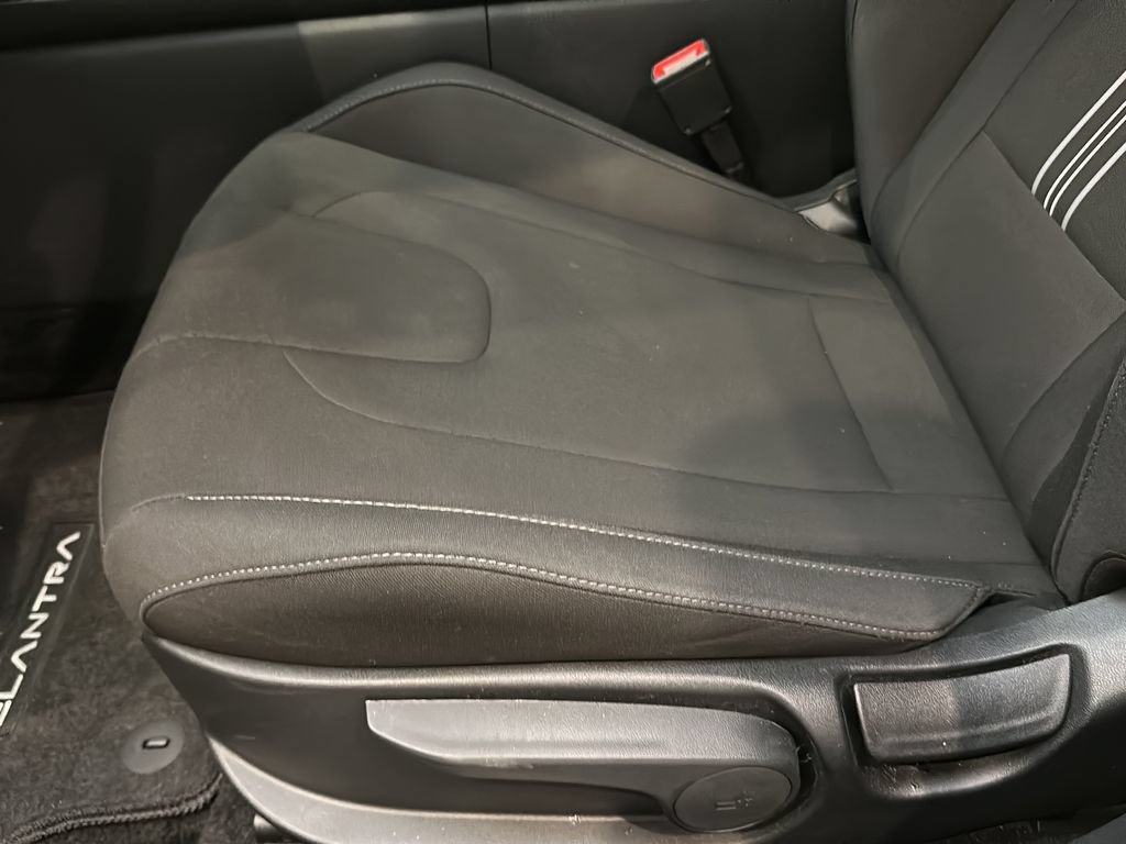 Certified 2025 Hyundai Elantra Hybrid FWD image 12
