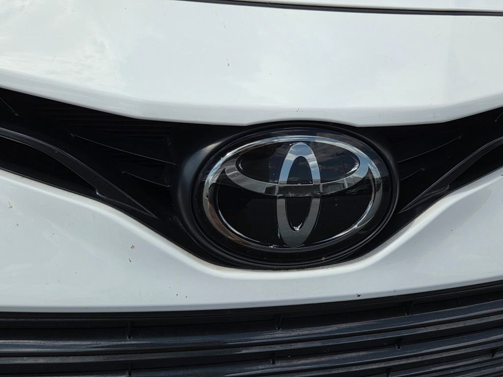 Used 2023 Toyota Camry LE FWD image 4
