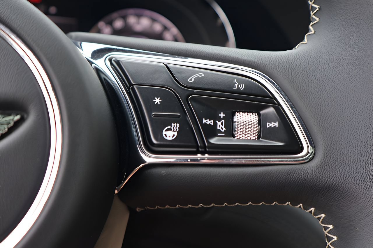 Used 2025 Bentley Bentayga Extended Wheelbase AWD/4WD image 27