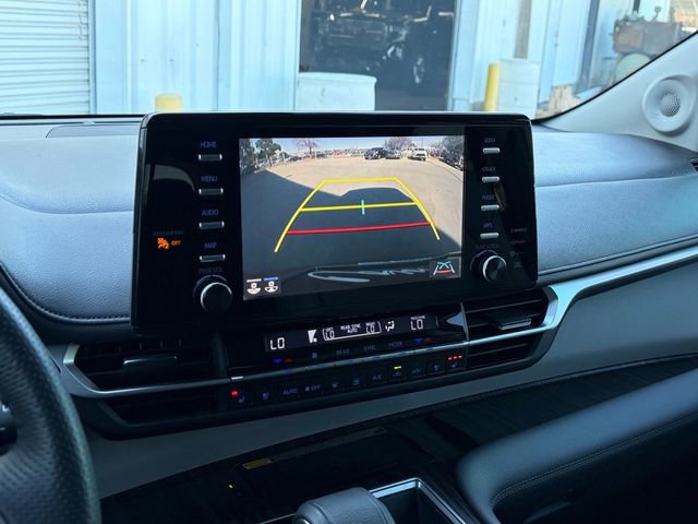 Used 2022 Toyota Sienna Limited image 10