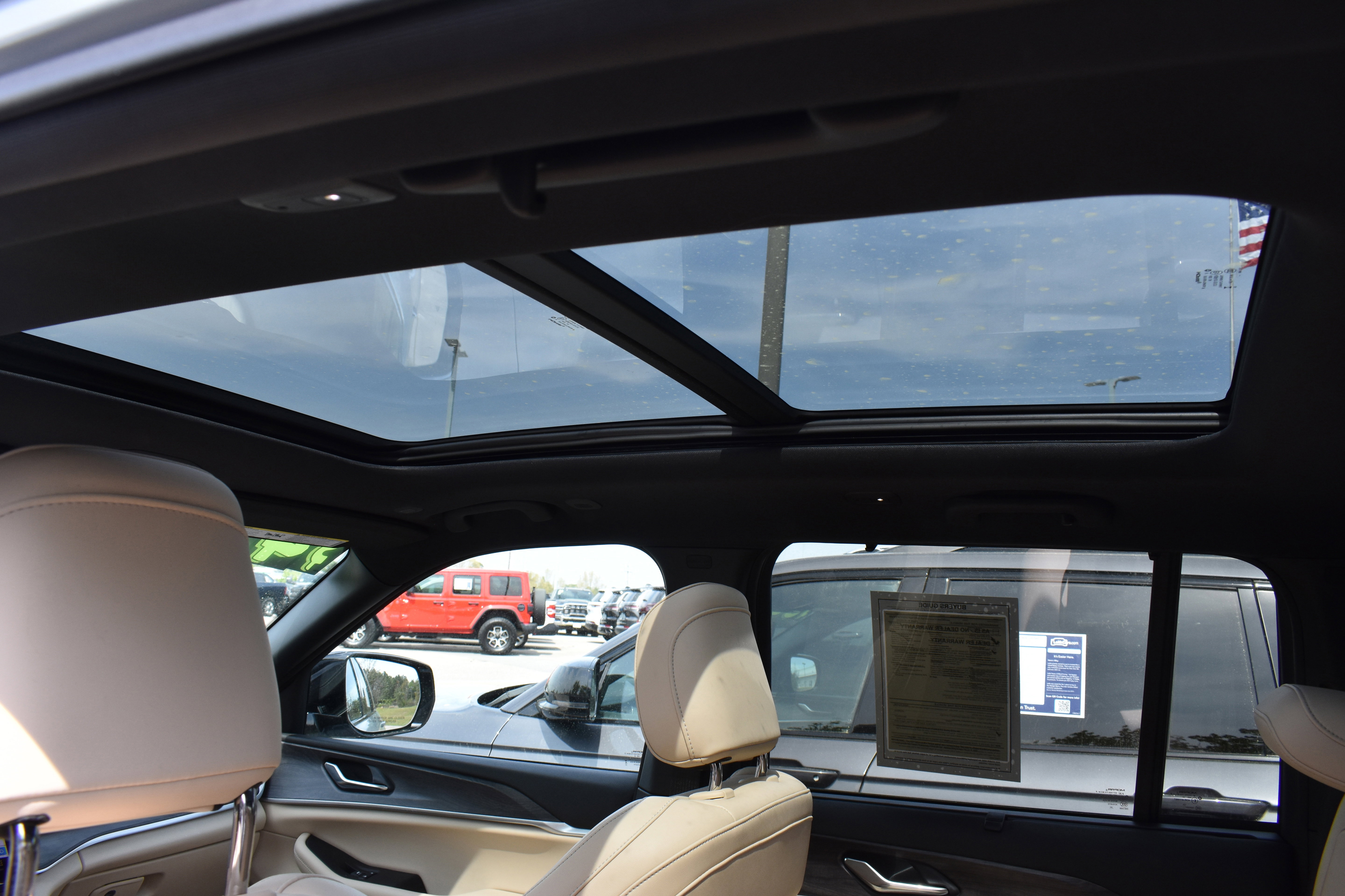 Used 2025 Jeep Grand Cherokee Limited w/ Luxury Tech Group II image 29