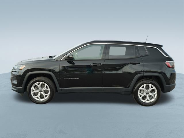Certified 2025 Jeep Compass Sport image 4