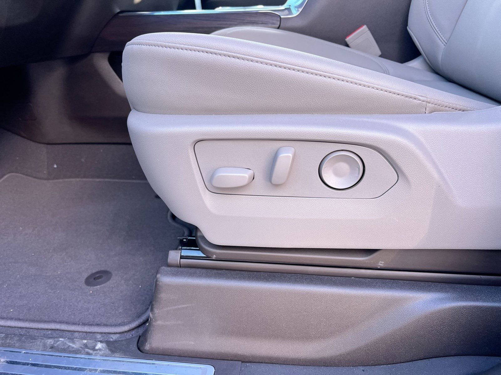 New 2026 GMC Sierra 2500 SLT w/ SLT Premium Package image 14