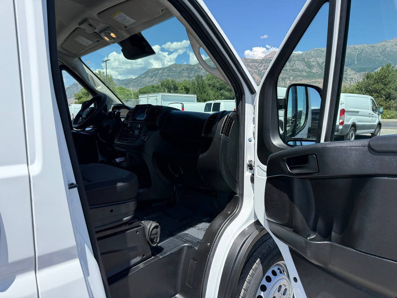 Used 2025 RAM ProMaster 2500 FWD image 16