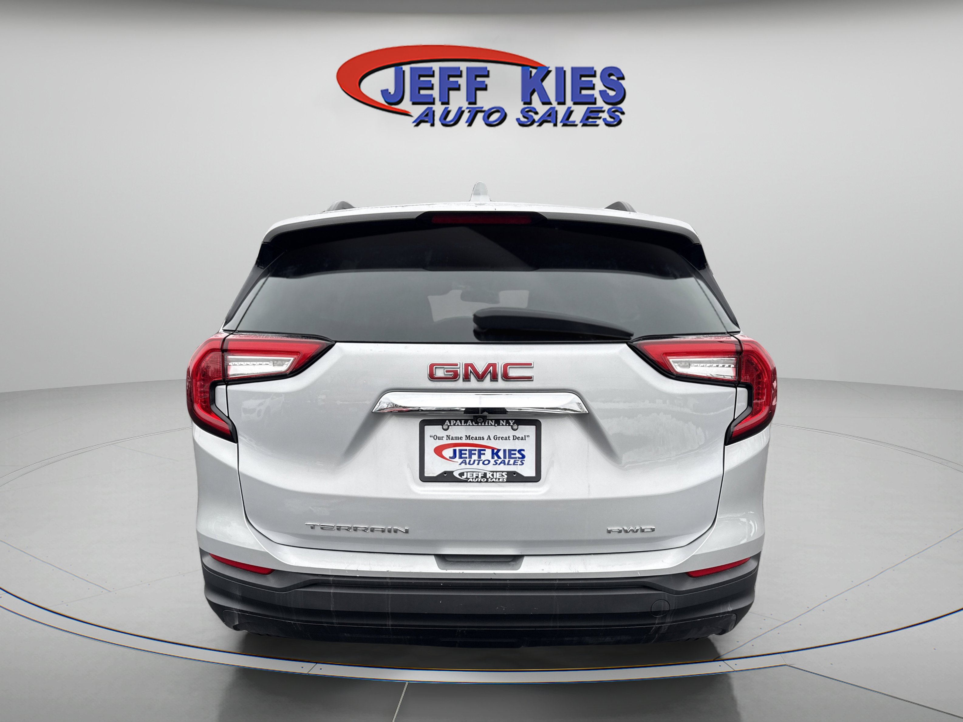 Used 2022 GMC Terrain SLE w/ Driver Convenience Package image 6