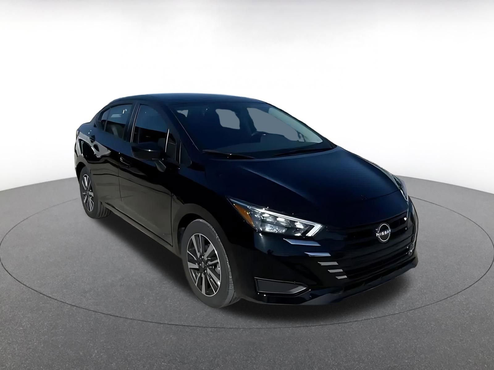 Used 2025 Nissan Versa SV image 3