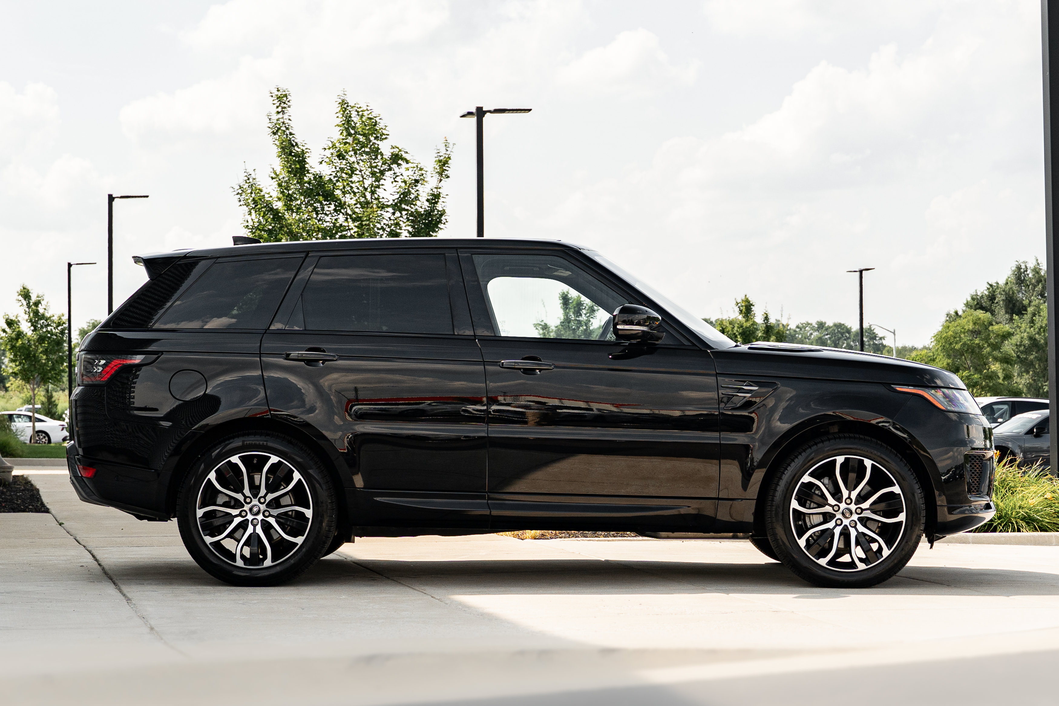 Used 2021 Land Rover Range Rover Sport HSE Silver Edition AWD/4WD image 3