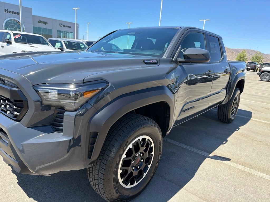 Used 2025 Toyota Tacoma TRD Off-Road AWD/4WD image 11