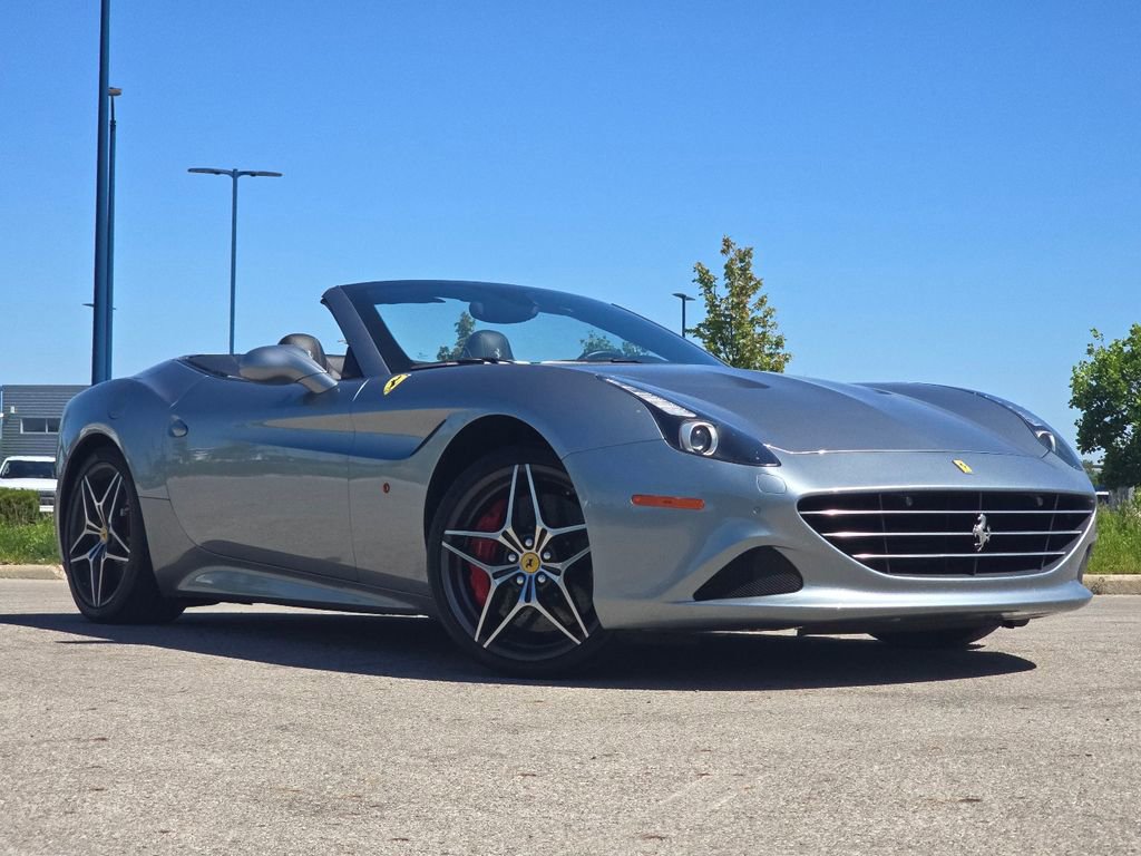 Used 2017 Ferrari California T RWD image 1