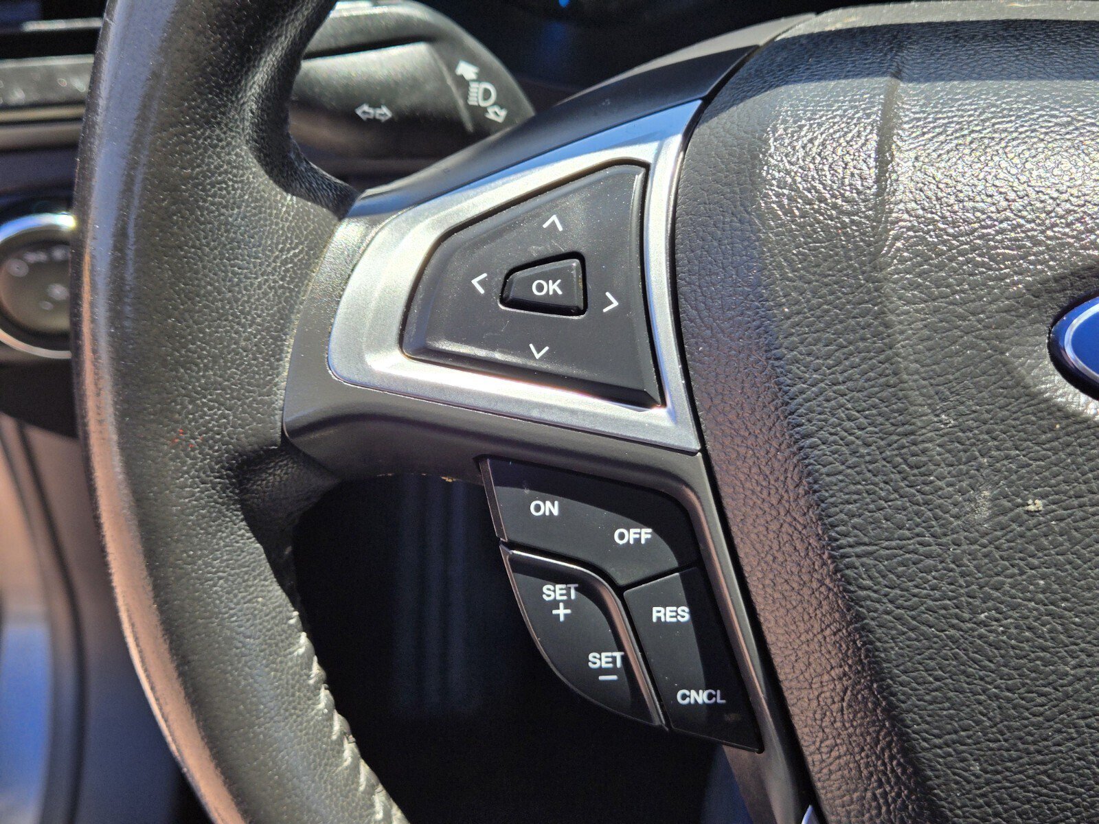 Used 2015 Ford Fusion SE w/ Equipment Group 201A FWD image 18