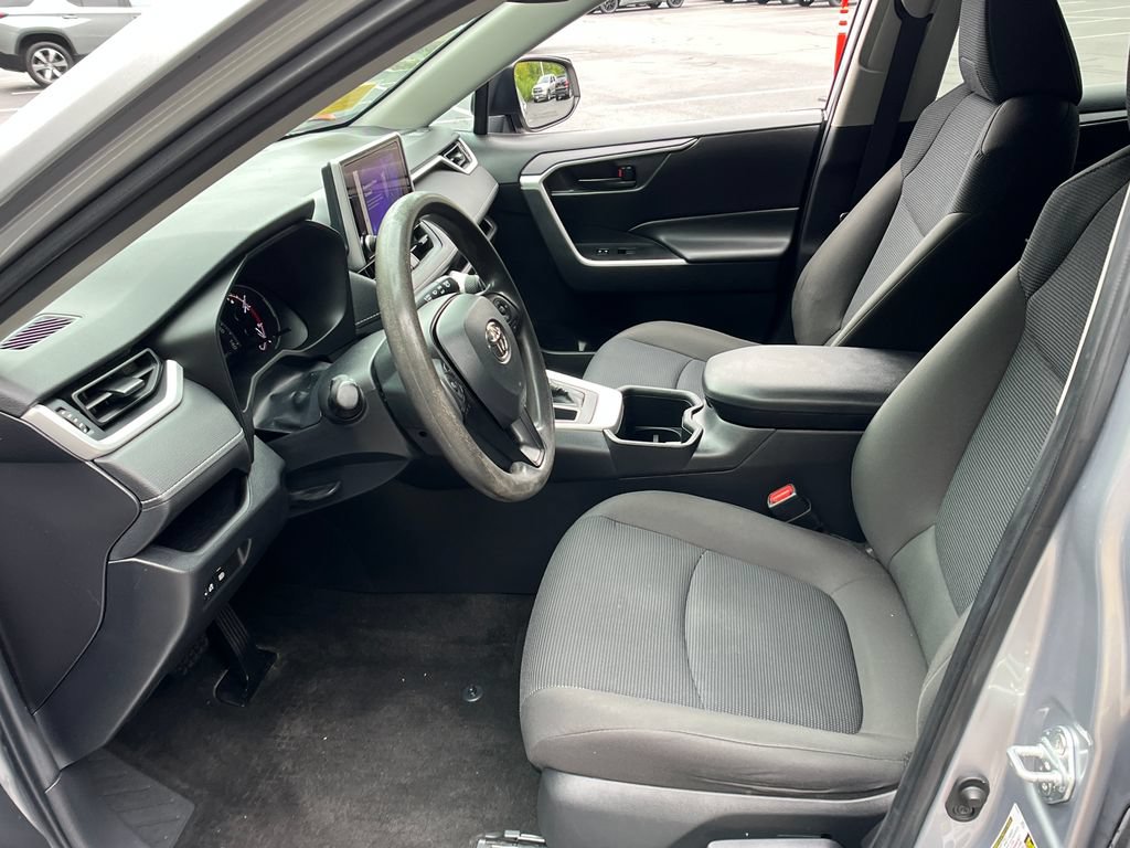 Used 2023 Toyota RAV4 LE AWD/4WD image 9