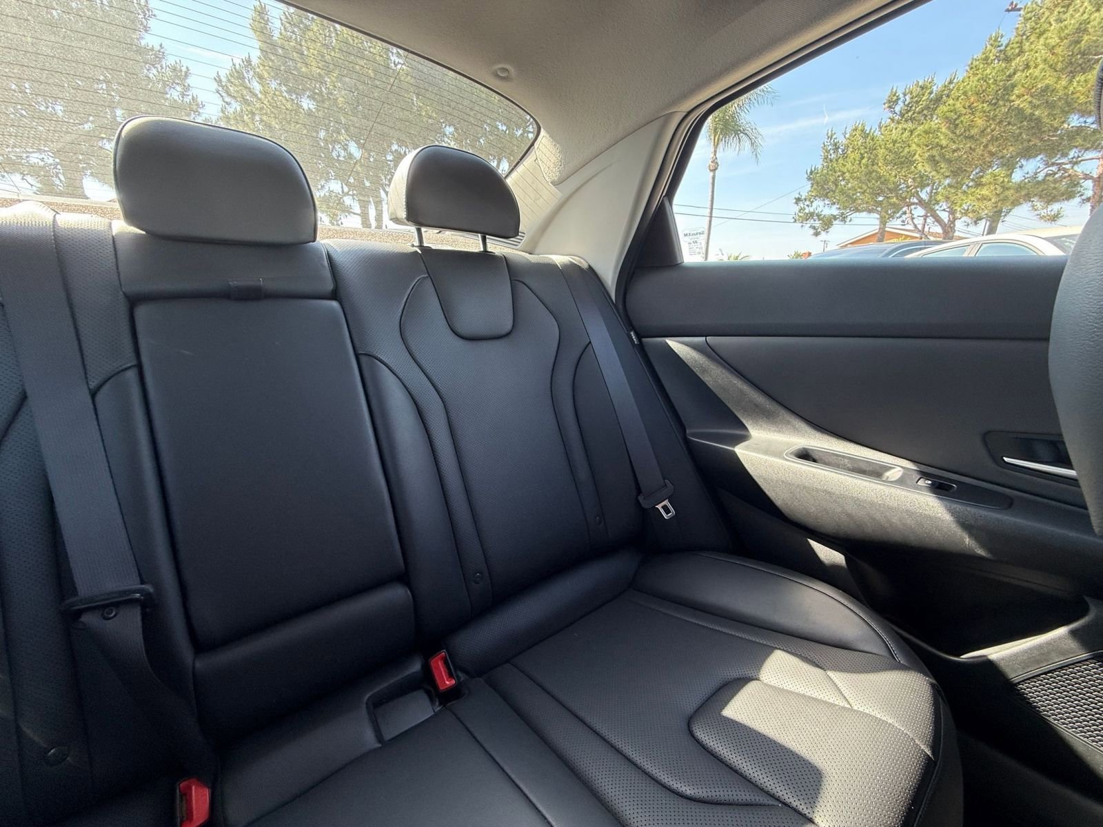 Used 2025 Hyundai Elantra Limited image 36