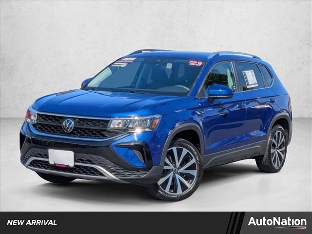 Used 2023 Volkswagen Taos SE w/ Panoramic Sunroof Package